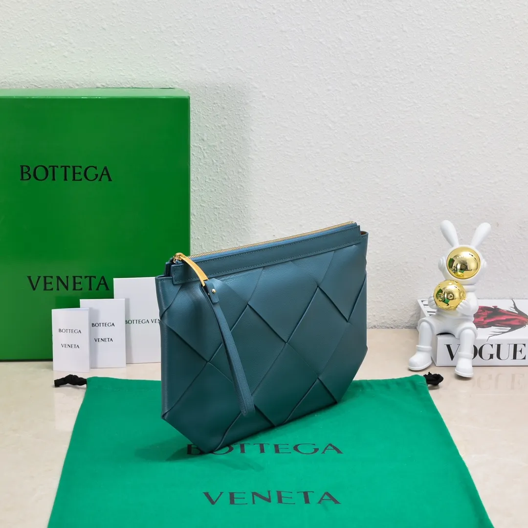 B's new lightweight shape-changing design handbag, suitable for both men and women, suitable for daily use, from small woven to large woven, simple and easy to wear, the leather has the best feel, a worth buying item, size 35*19*1cm [6689#]